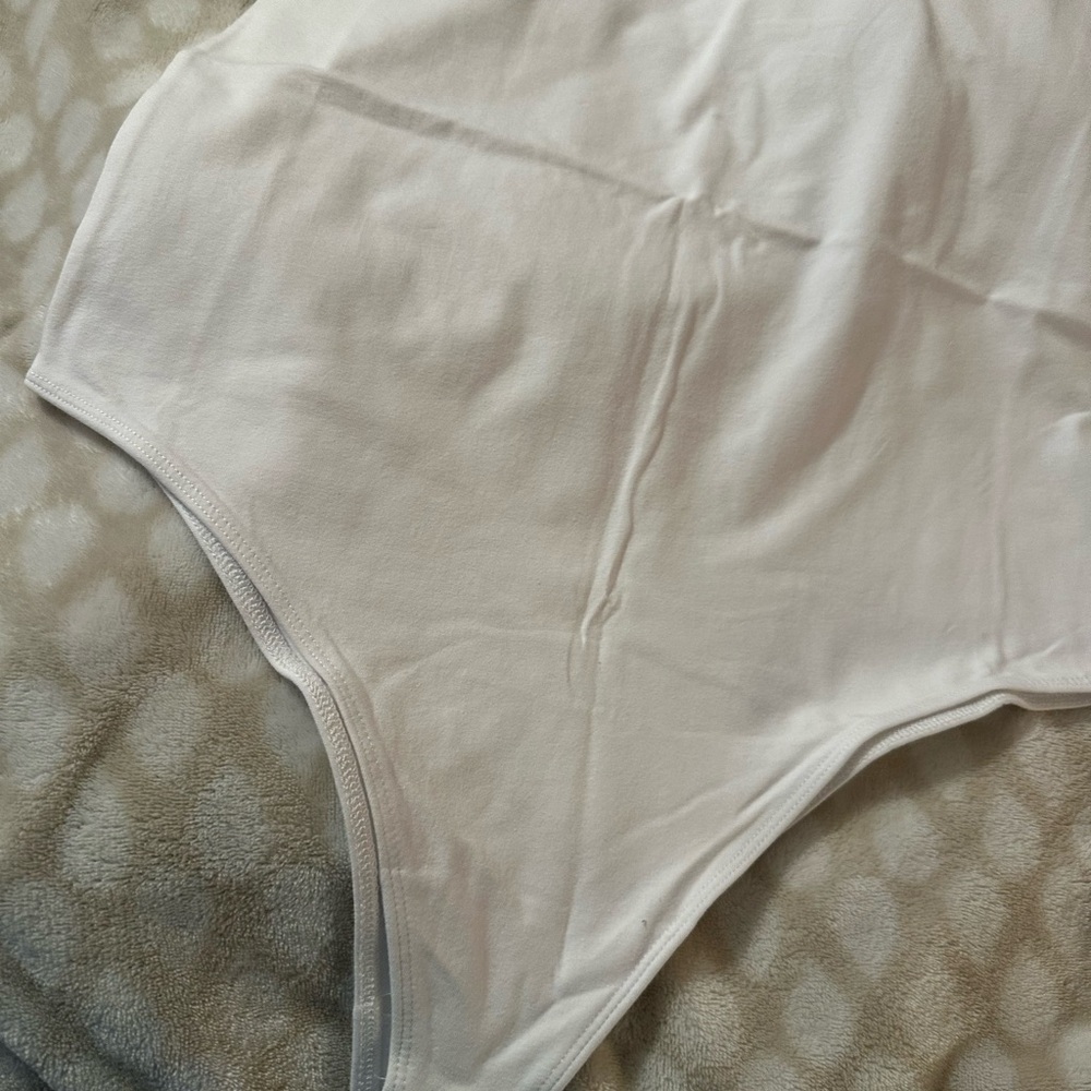NWT Torrid White Bodysuit with 'Love' Print - Picture 5 of 5